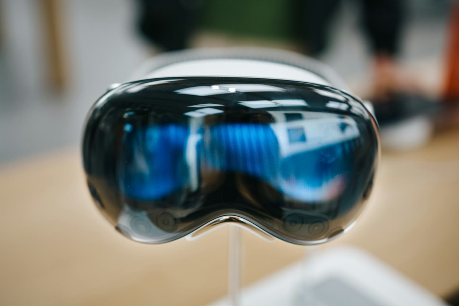 Apple Vision Pro front display
